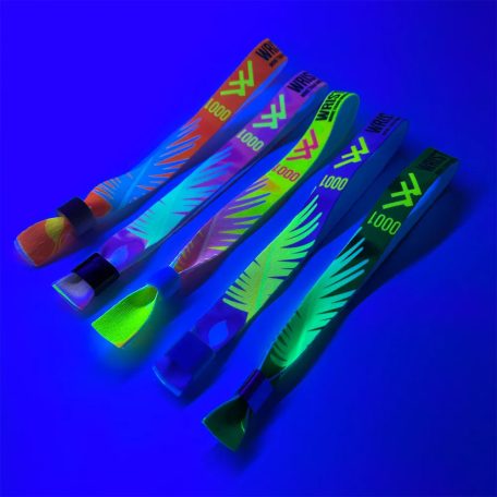 Stoffarmbänder (15 x 340 mm, einseitig farbig FLUORESCENT bedruckt mit variablen Daten) - mit wiederverschließbarem Verschluss aus Bambus-Kunststoff