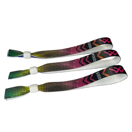 Stoffarmbänder (15 x 340 mm, einseitig farbig bedruckt mit variablen Daten) - mit wiederverschließbarem Verschluss aus Kunststoff